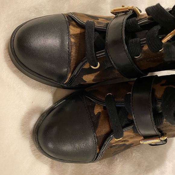 Micheal Kors Combat Wedge - Picture 2 of 8